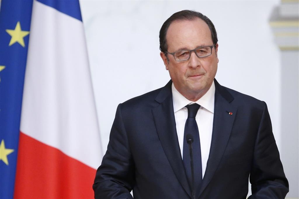 Hollande a Calais: inglesi facciano la loro parte