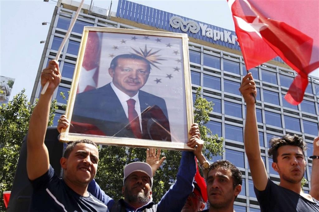 Tentato golpe, Erdogan: volevano uccidermi