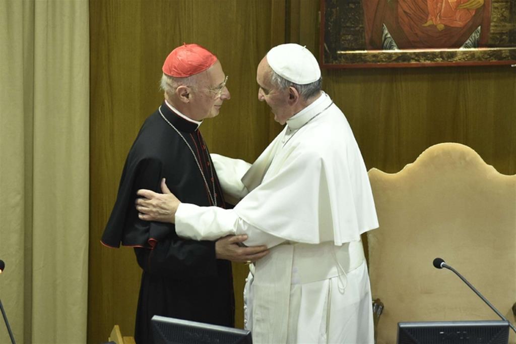 Il saluto del cardinale Bagnasco a Papa Francesco 