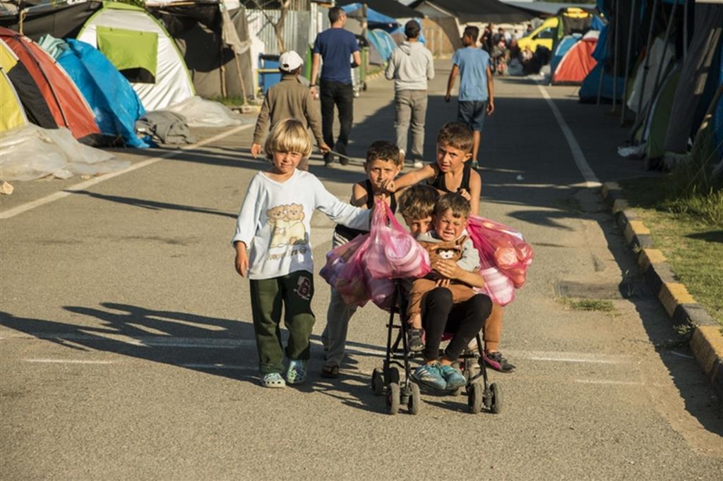 Cinquecento persone al giorno superano il confine ungherese