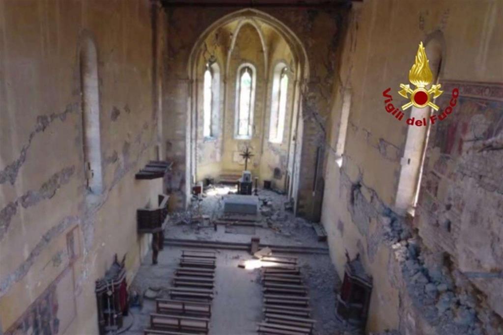 Amatrice e le chiese danneggiate viste dal drone