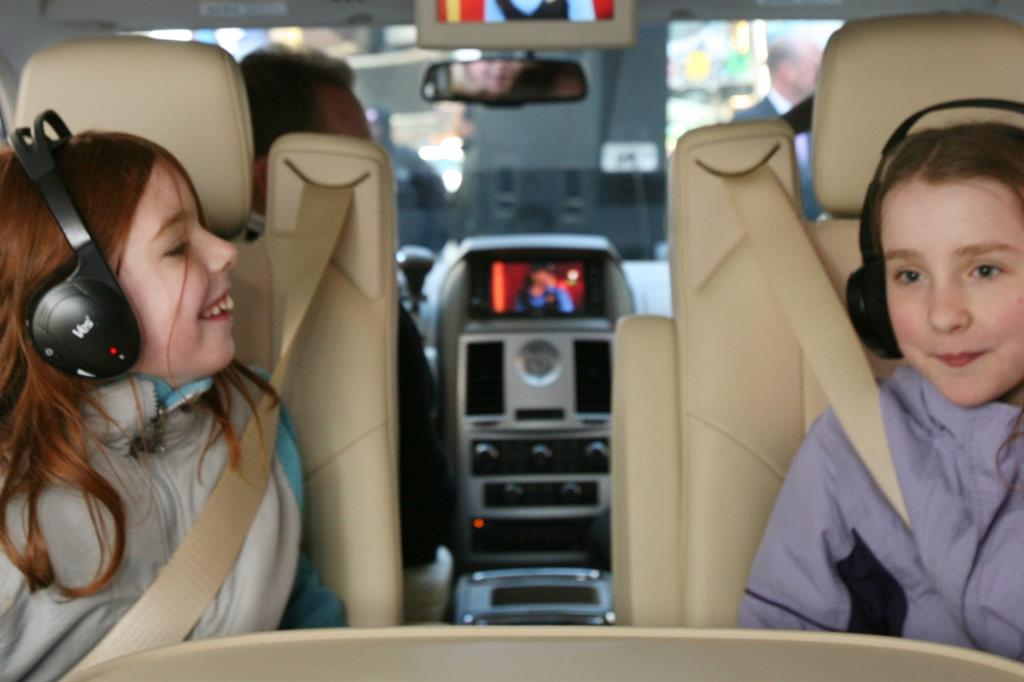 Bambini in auto: il 40% viaggia a rischio