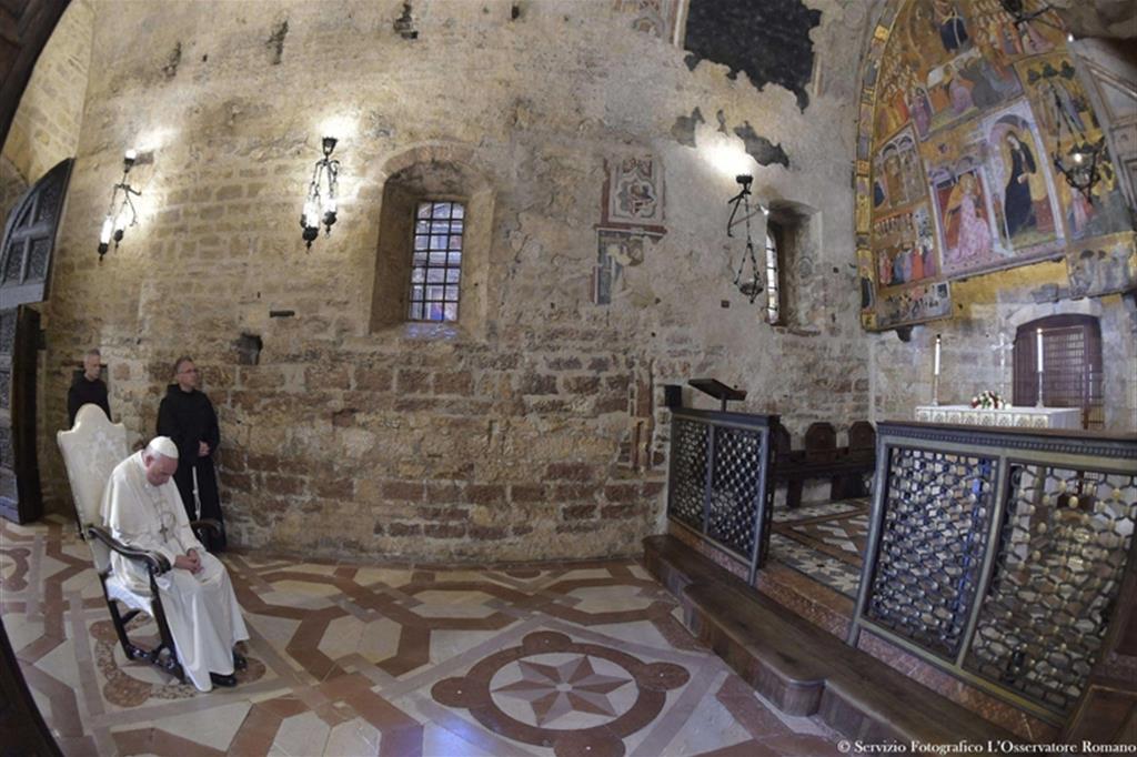 Assisi, il Papa: «Il mondo ha bisogno di perdono»