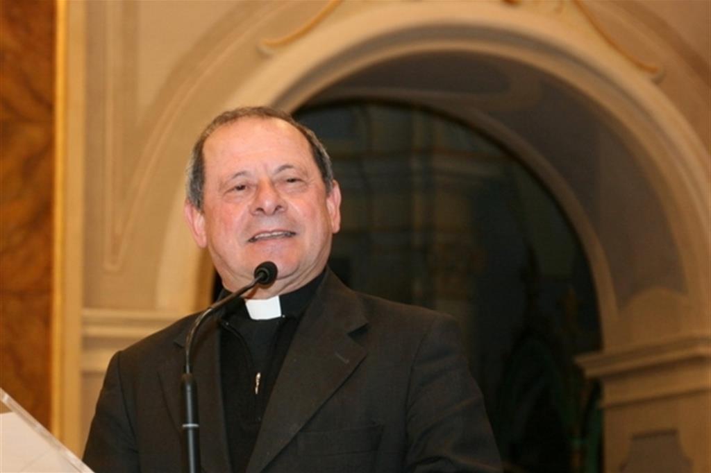 Il vescovo di Locri, monsignor Franco Oliva