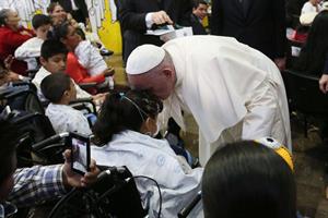 Il Papa insieme ai bambini dell’ospedale pediatrico 