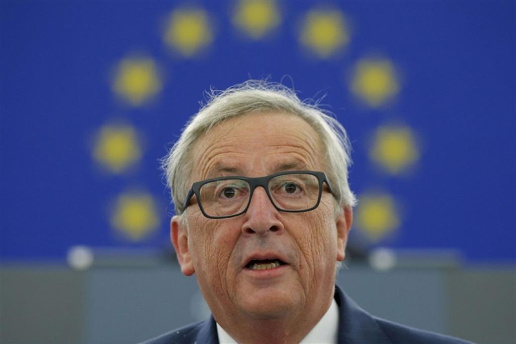 Juncker: serve un'Europa più sociale 
