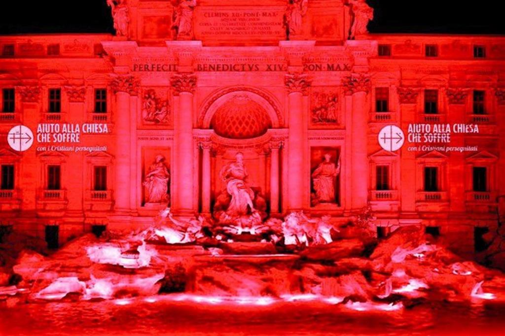 200 milioni di cristiani perseguitati E la Fontana di Trevi si tinge di rosso
