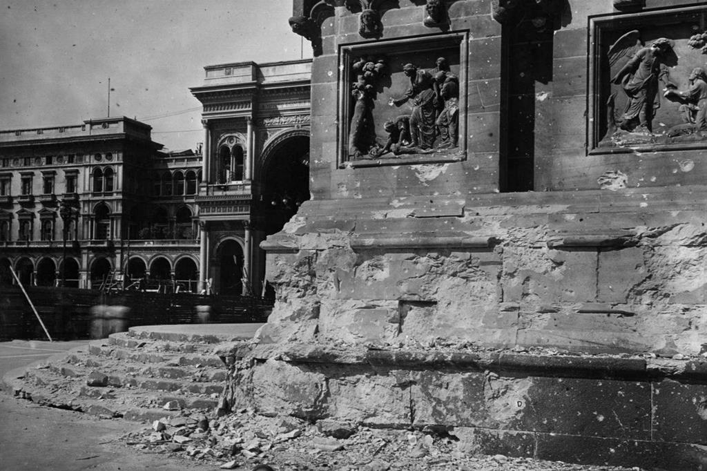 Archivio della Veneranda Fabbrica - Antonio Paoletti, Danni dei bombardamenti, agosto 1943. Sono 28 le immagini d'epoca esposte nella mostra - 