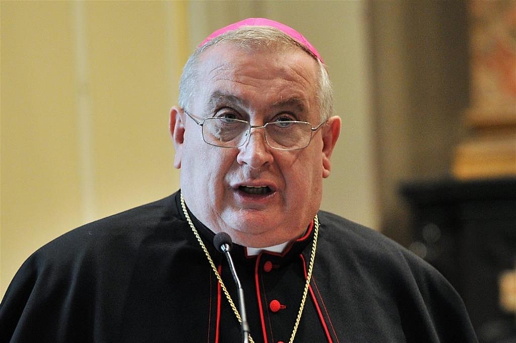 Il vescovo Brambilla: «Eucaristia ai divorziati? Non sarà un ticket» 