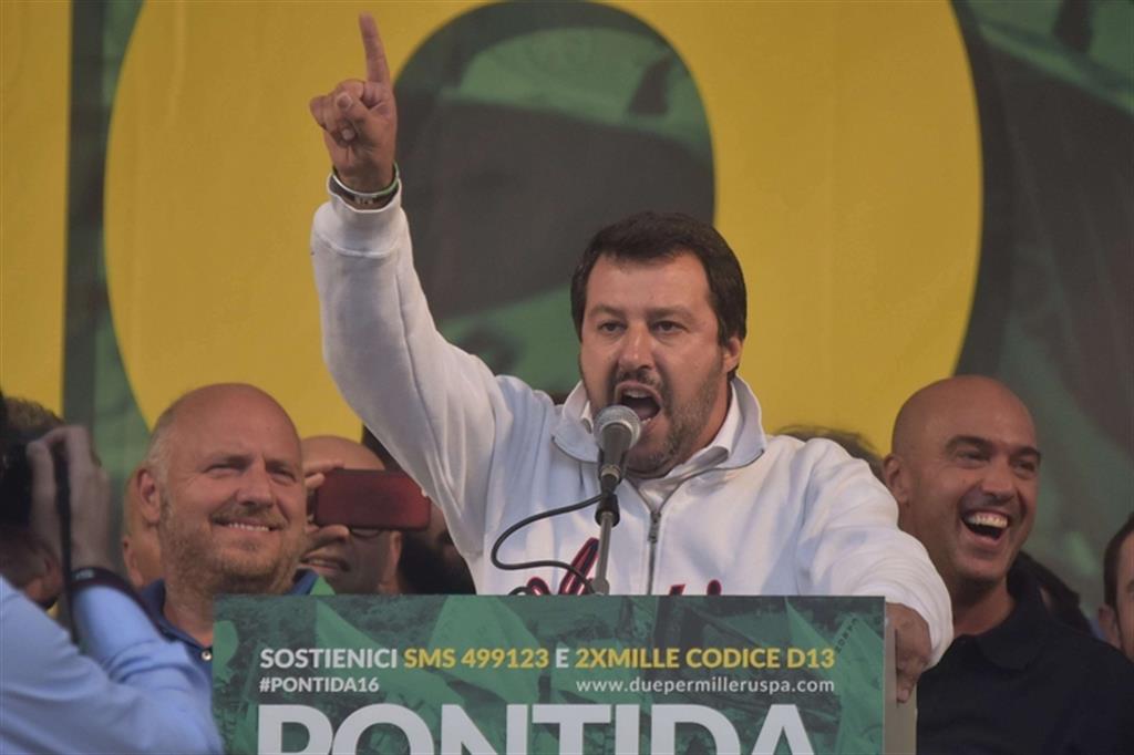 Salvini sterza: sì ai corridoi umanitari 