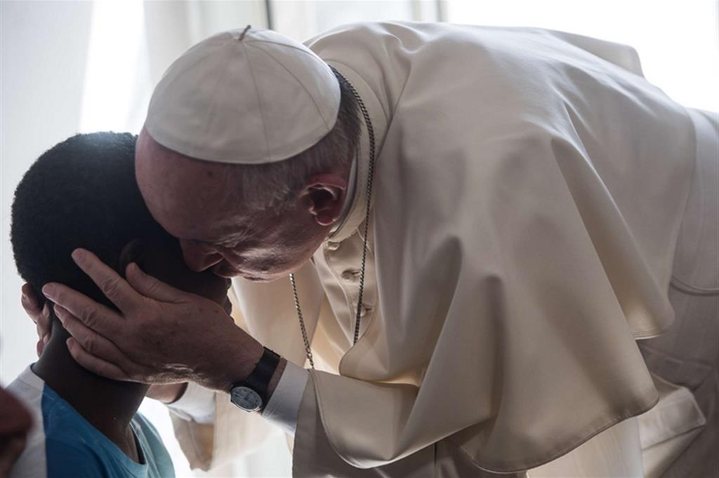 Nuovo dicastero, il Papa si occuperà dei profughi