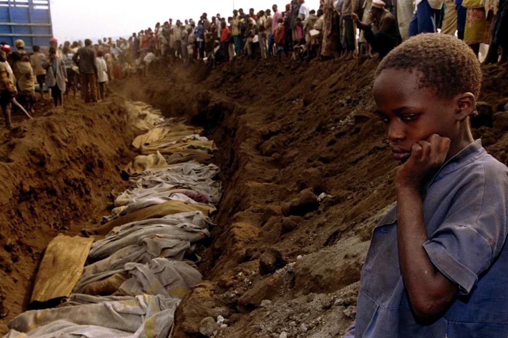 Una fossa comune per il genocidio del 1994 in Ruanda