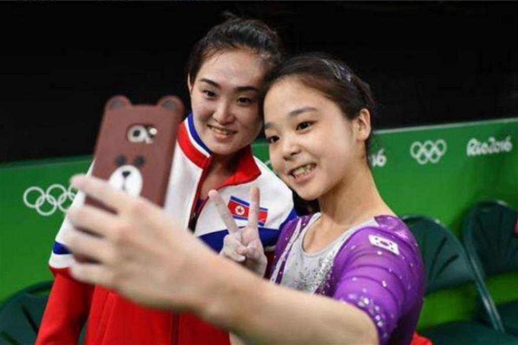 Le due Coree unite da un selfie 