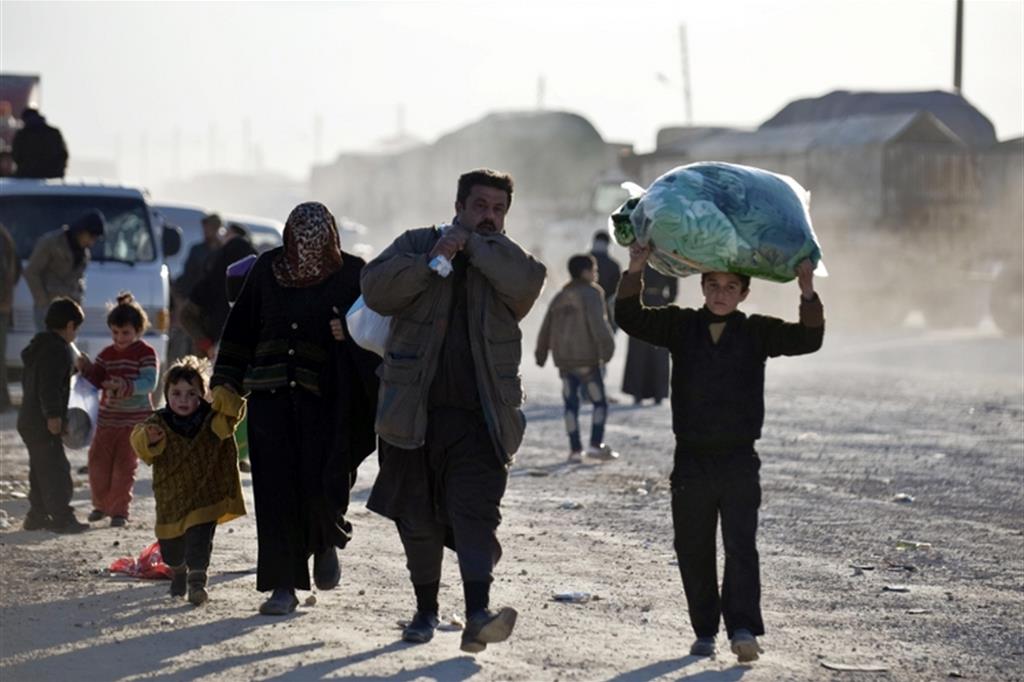 Siria, 75mila profughi nel deserto senza aiuti