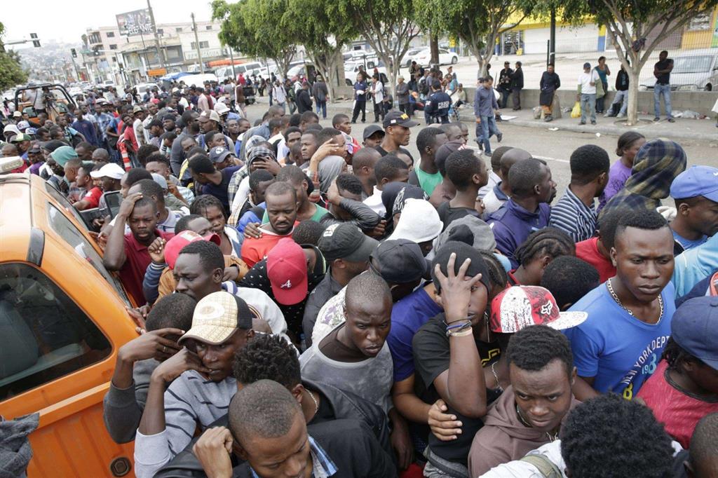 Migranti, la nuova rotta dall'Africa agli Usa. Con la paura di Trump