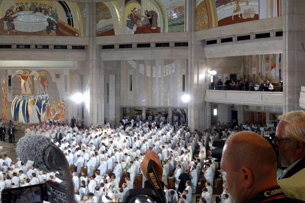 «Non vivacchiare, ma evangelizzare» Il Papa al santuario San Giovanni Paolo II 