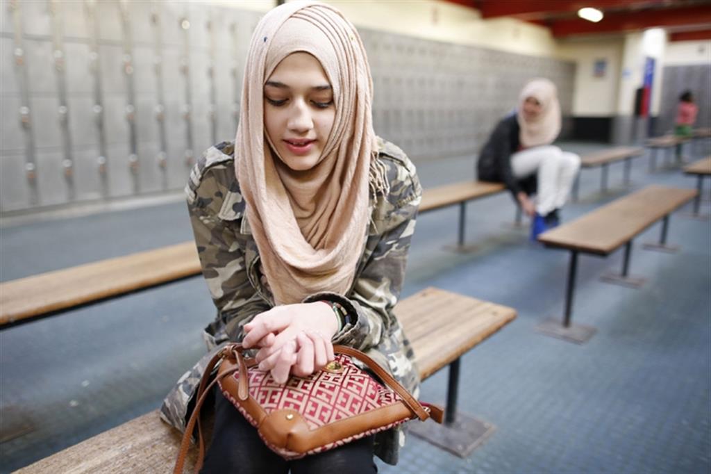 Svizzera: gli islamici stringano la mano a scuola 