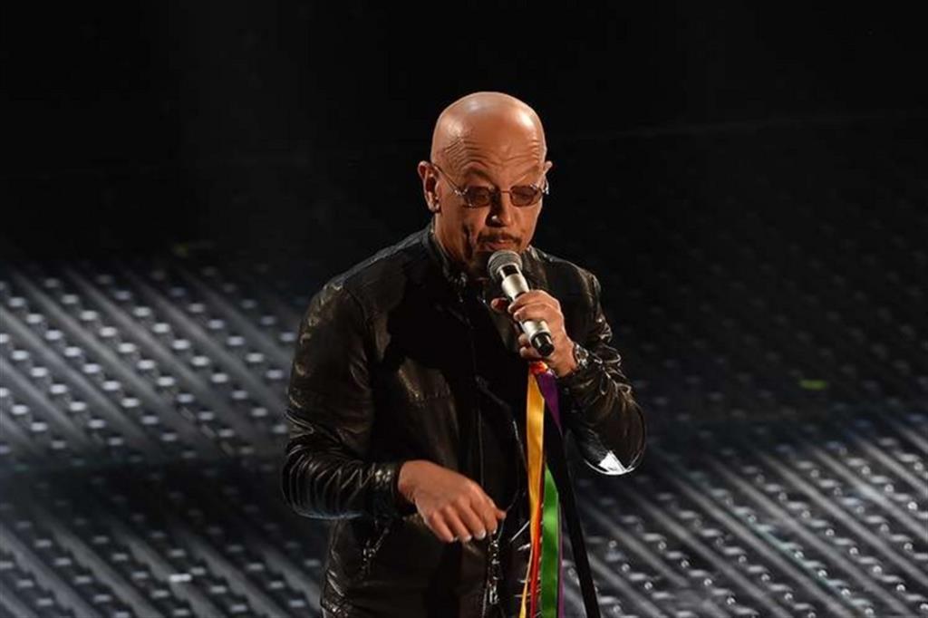 Sanremo, sul palco il nastro arcobaleno 