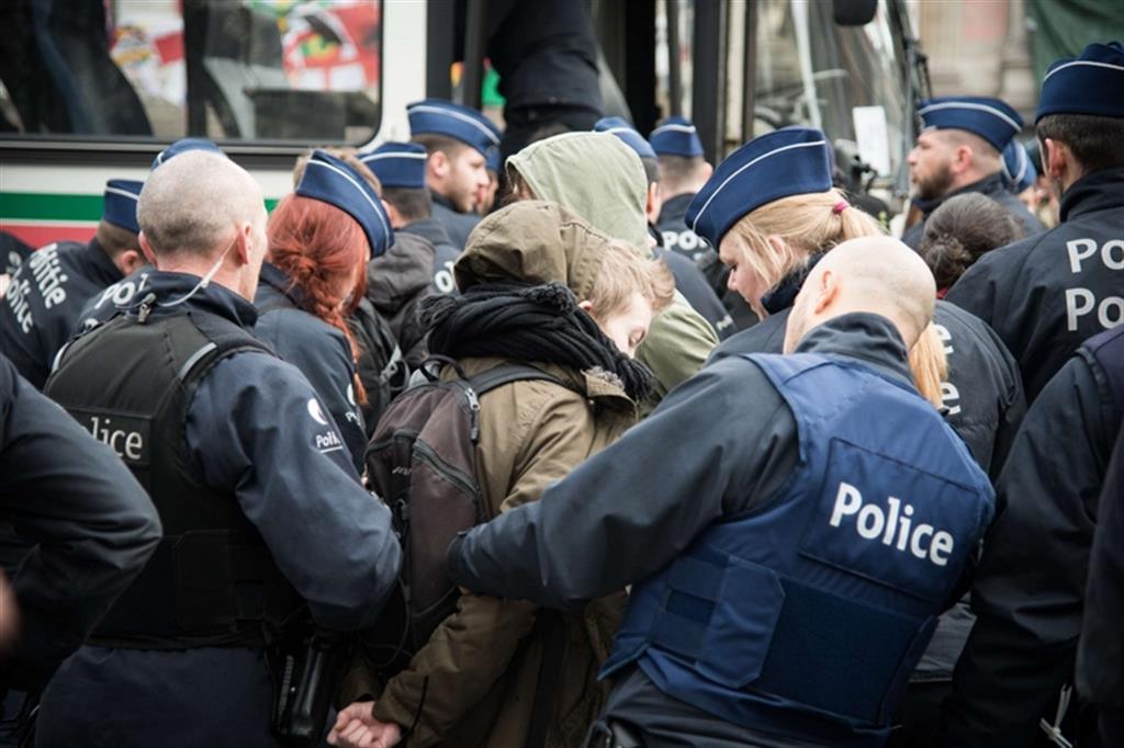 Bruxelles, 100 fermi nei cortei vietati