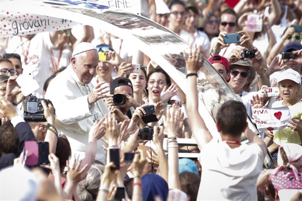 Papa: un Sinodo su giovani e fede