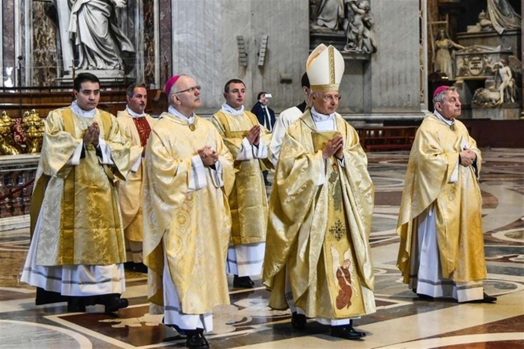 Bagnasco: vescovi siano vicini alla gente