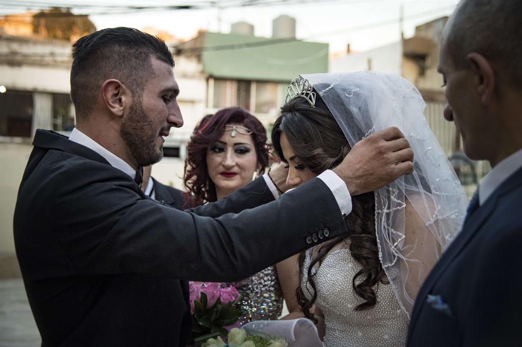 Le nozze al campo profughi di Dbaye: ma il futuro è altrove