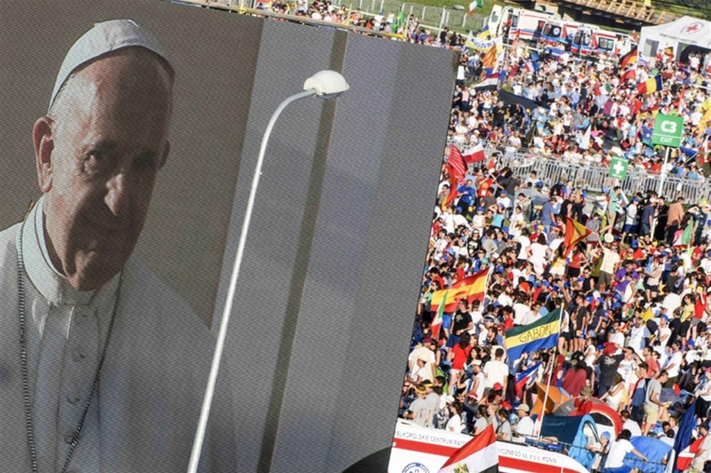 ​Il Papa ai giovani: aiutate a vincere le chiusure, l'odio e il terrore