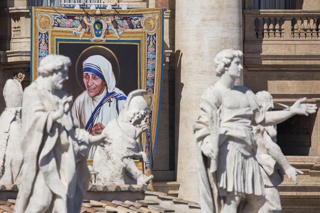 4 settembre 2016. Madre Teresa di Calcutta viene proclamata santa davanti a 120mila fedeli che hanno riempito piazza San Pietro. - 