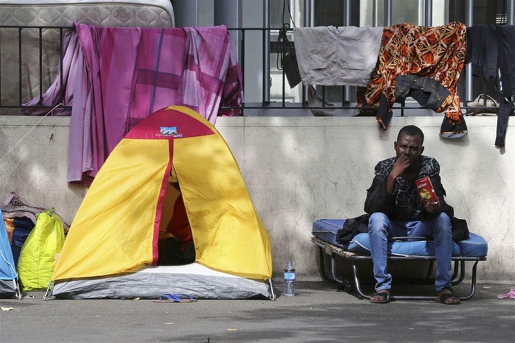 A Parigi il primo campo profughi entro ottobre