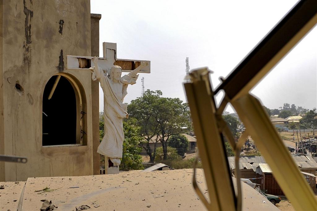 Cristiani perseguitati in Nigeria: l'immagine dell'attentato a una chiesa (foto di archivio)