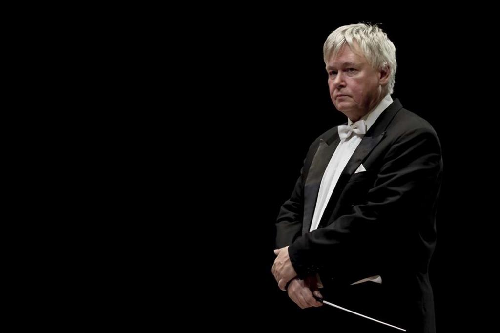 Il pianista e direttore d'orchestra Zoltán Kocsis nell'immagine pubblicata sul proprio sito, come segno di lutto, dall'Orchestra Filarmonica Nazionale Ungherese di Budapest