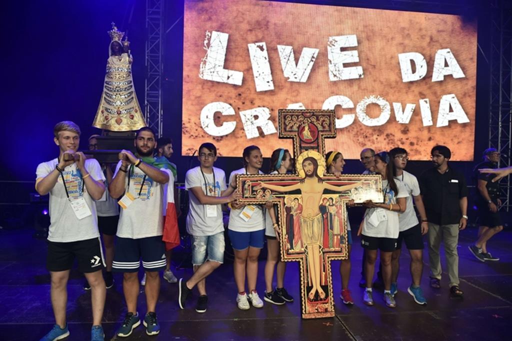 Gmg2016, in dono ai polacchi la Croce di San Damiano e la Vergine di Loreto