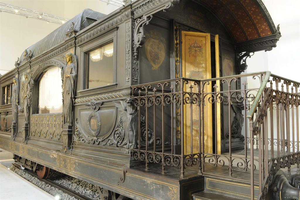 Il treno di Pio IX arriva alla Centrale Montemartini