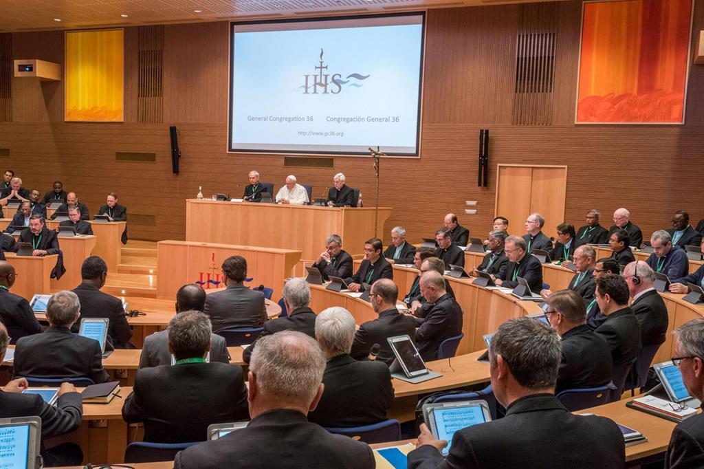 Papa Francesco nell'incontro con i gesuiti lo scorso 24 ottobre