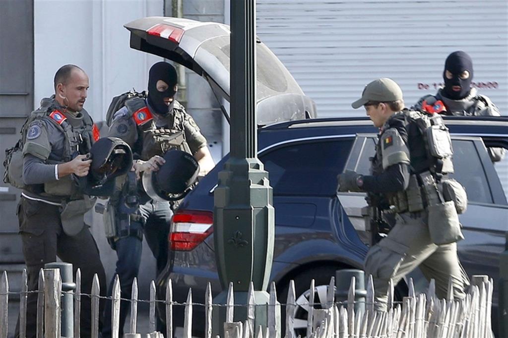 Bruxelles, sparatorie in strada durante operazione antiterrorismo