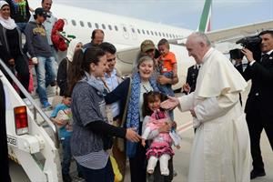 Fuggiti con i bimbi: chi sono i 12 siriani che il Papa porta con sé