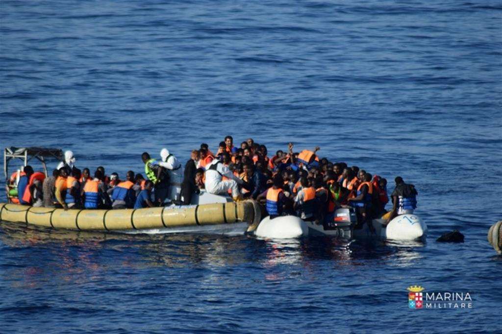 Migranti, 17 dispersi nel Canale di Sicilia 