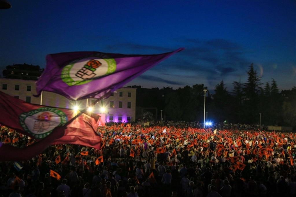 Comizio finale dei socialisti a Tirana (Epa)