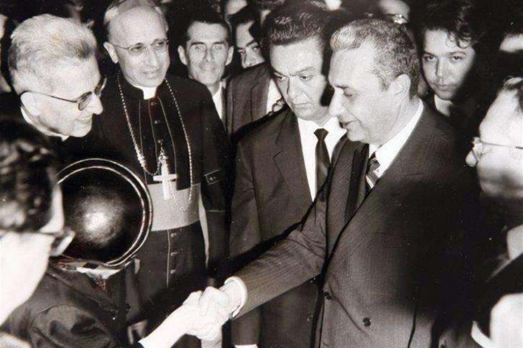 1967, visita istituzionale al Liceo classico Archita di Taranto, dove ha studiato - 