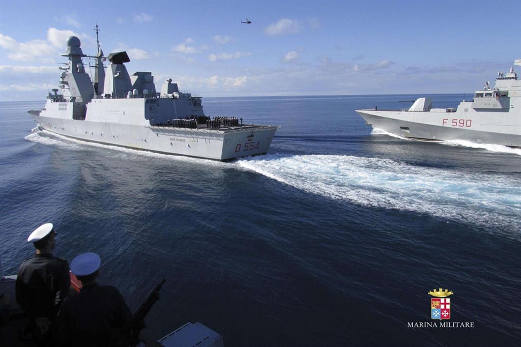 Missione navale in Libia, sì del Parlamento. Ma il generale Haftar minaccia