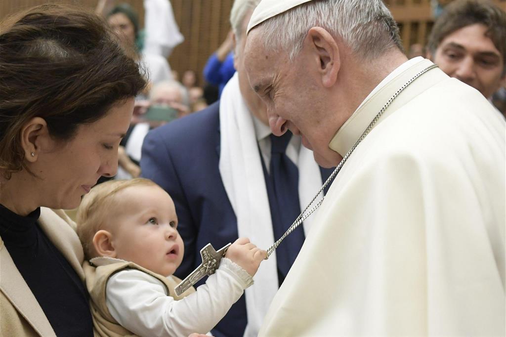 Il Papa: «L'altro è sempre un dono, prendiamocene cura»