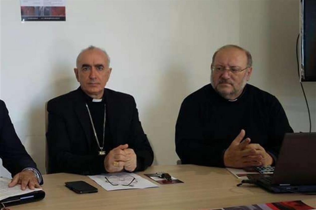 Monsignor Staglianò, a sinistra, e don Di Noto alla presentazione dell'Ufficio pastorale per le fragilità