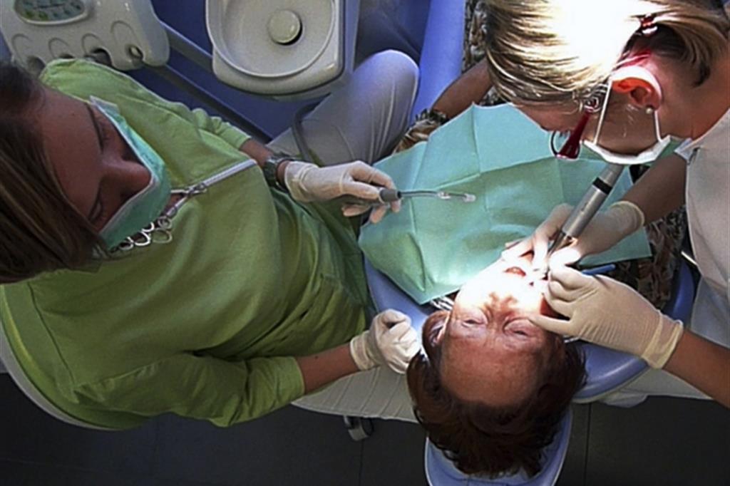 Alla ricerca di 40 dentisti specializzati