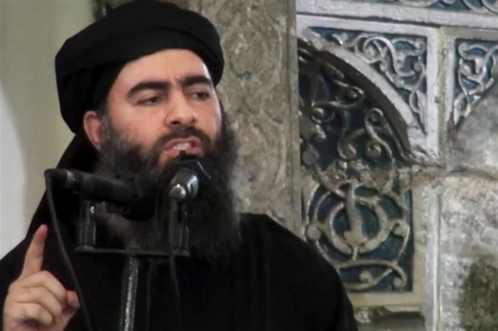 Abu Bakr al-Baghdadi nella moschea di al-Nouri a Baghdad il 4 luglio 2014 (Ansa)