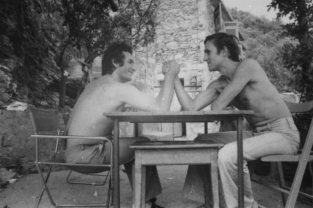 Alighiero Boetti e Salvo a Vernazza, 1969 (Anne Marie Sauzeau/Masi)