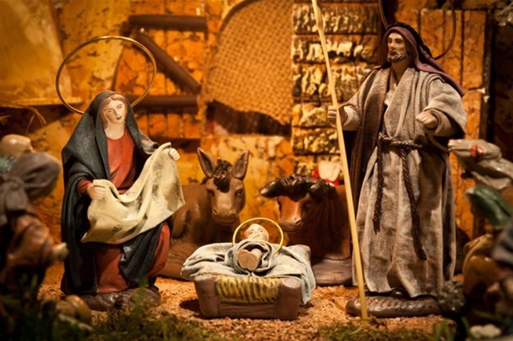 Frenesia, consumismo e rumore non spengono la storia del Natale