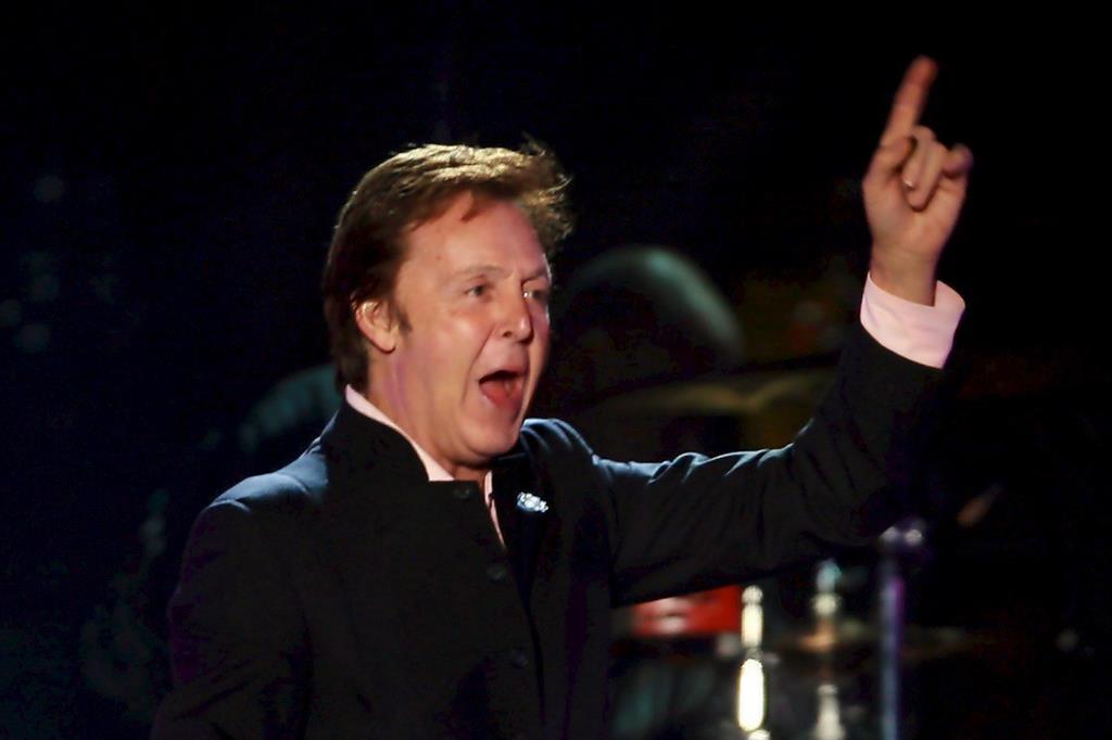 Paul McCartney in concerto a Tel Aviv nel 2008 (Ansa)