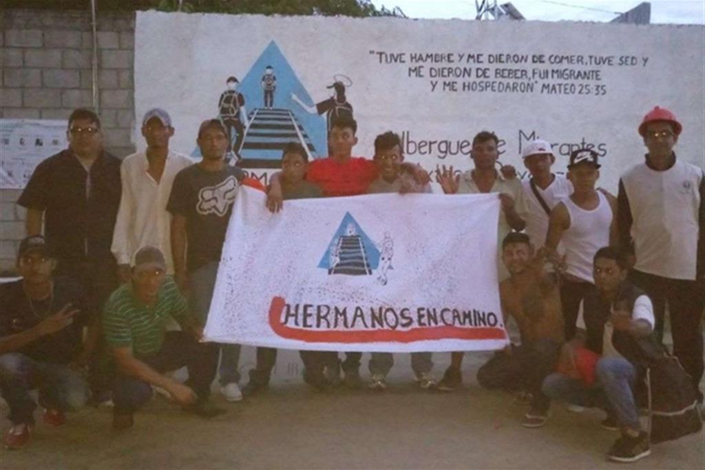 La “Brigada migrantes", dall'Oaxaca, è arrivata a Ciottà del Messico in soccorso dei terremotati
