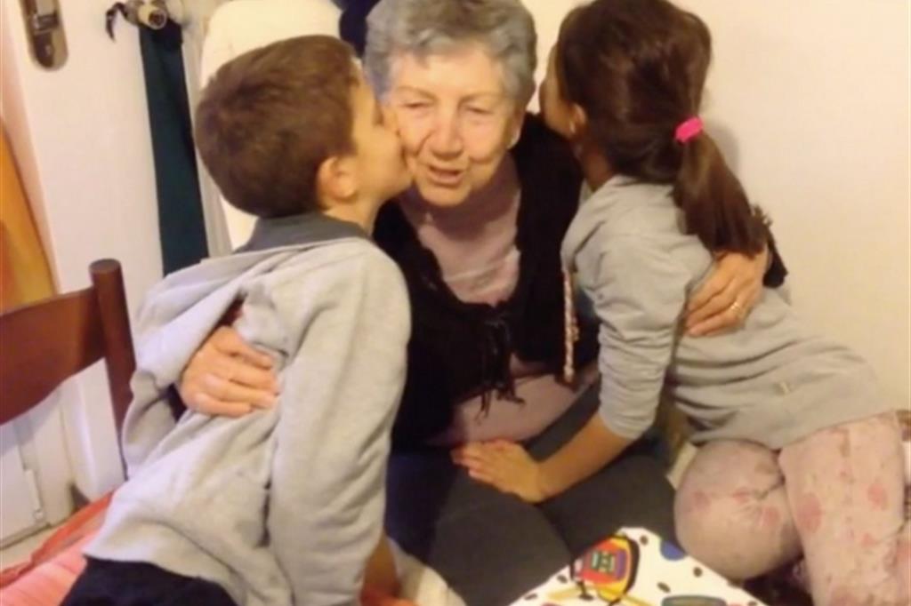 Dillo con un video: i nonni raccontano il «loro» Natale ai più piccoli