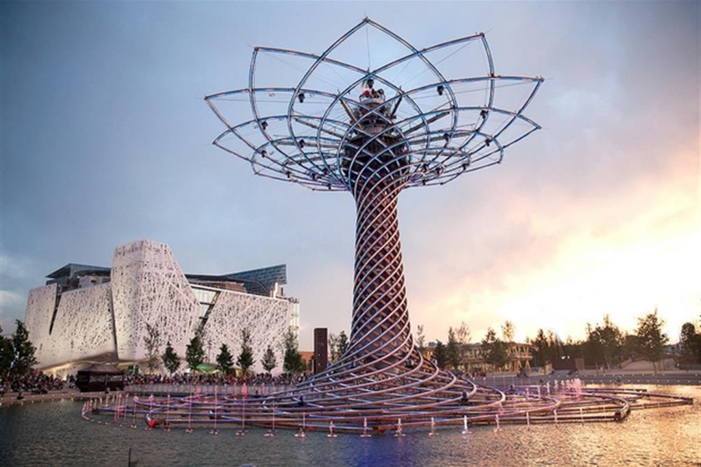 L'Albero della vita e il Padiglione Italia, simboli dell'Expo 2015 di Milano